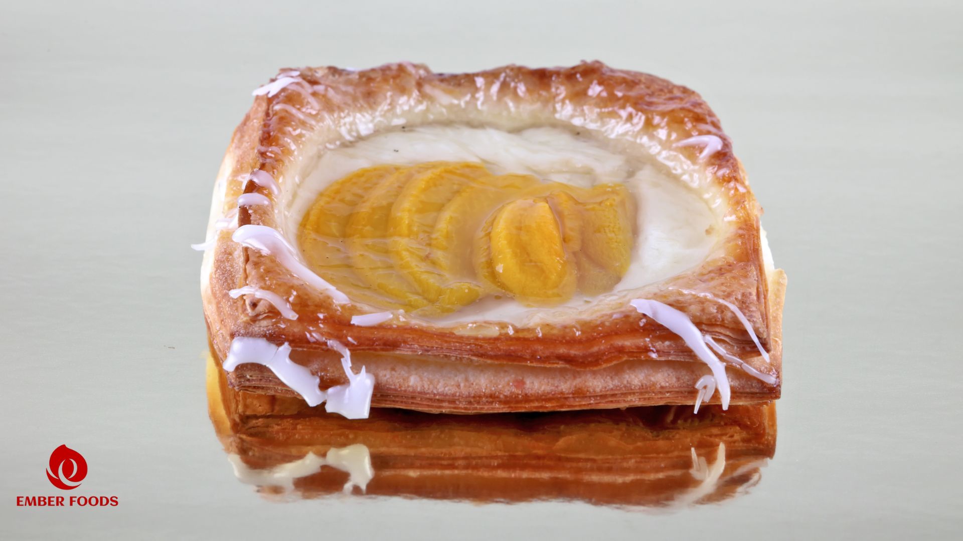 Bánh Danish đào phân phối số lượng lớn cho doanh nghiệp Peach Danish Cake distributed in large quantities to businesses