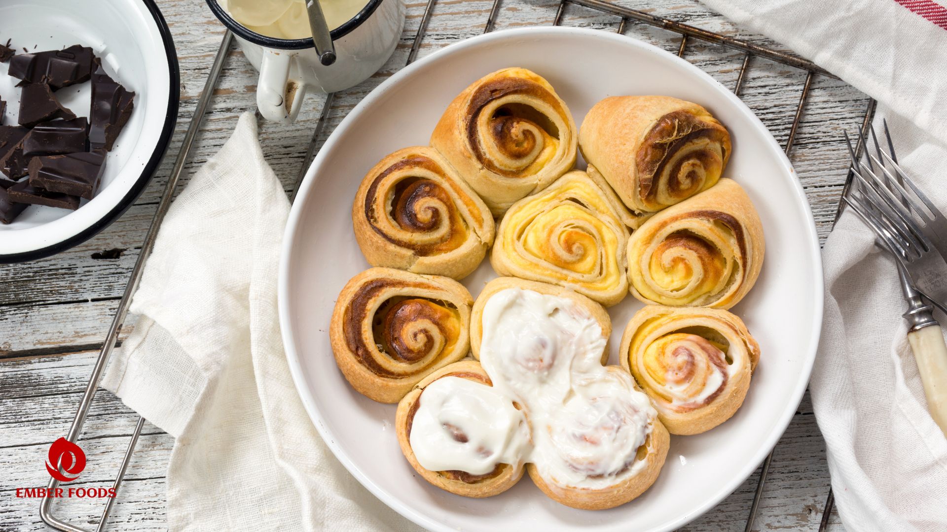Bánh Ngàn Lớp Cuộn Socola phân phối chuỗi coffee Puff Pastry Chocolate distributed to coffee chain