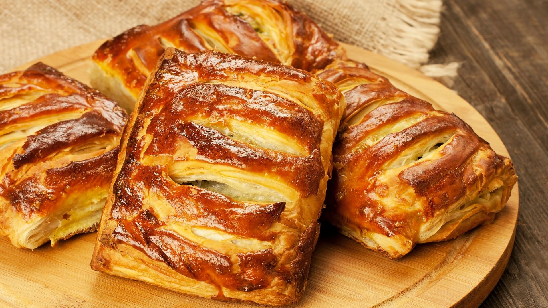 Loại bánh Puff pastry (Bột ngàn lắp)