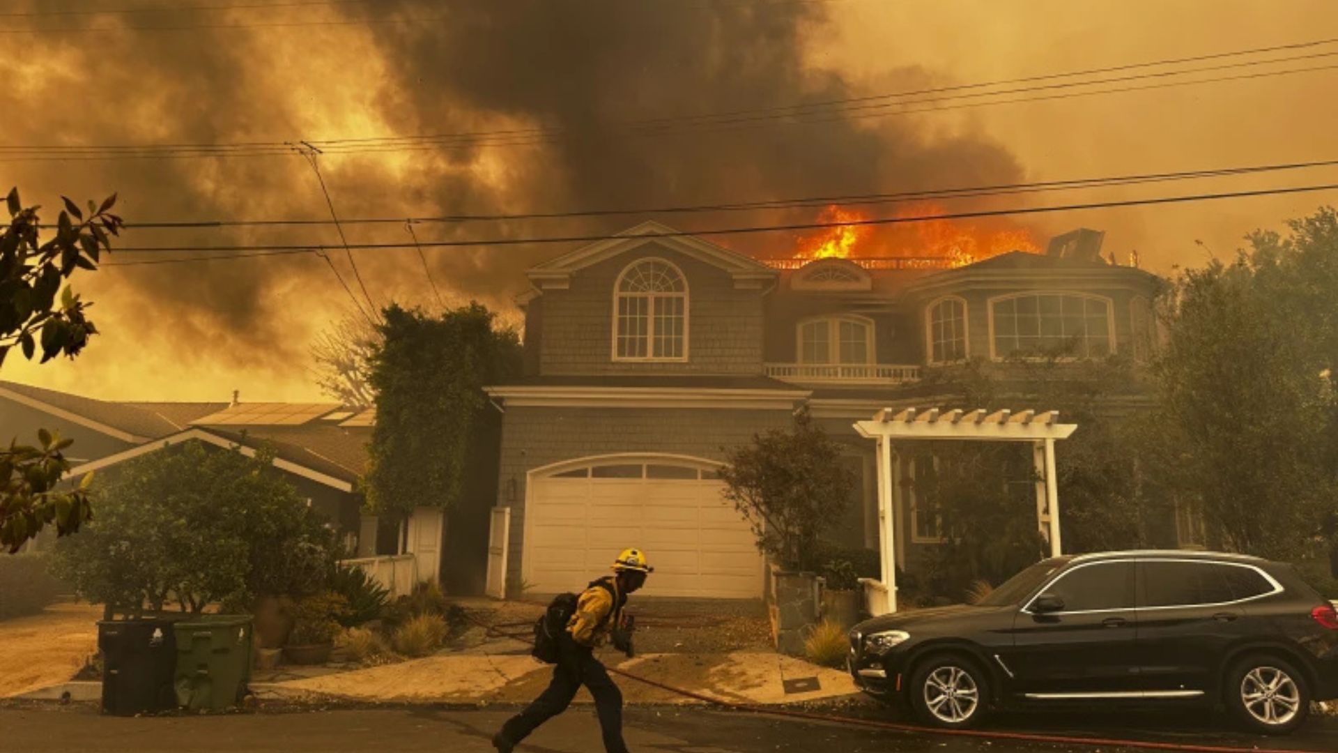 Cháy lớn tại Hollywood Hills - Hollywood Hills Fire Spreads to Los Angeles on January 8, 2025