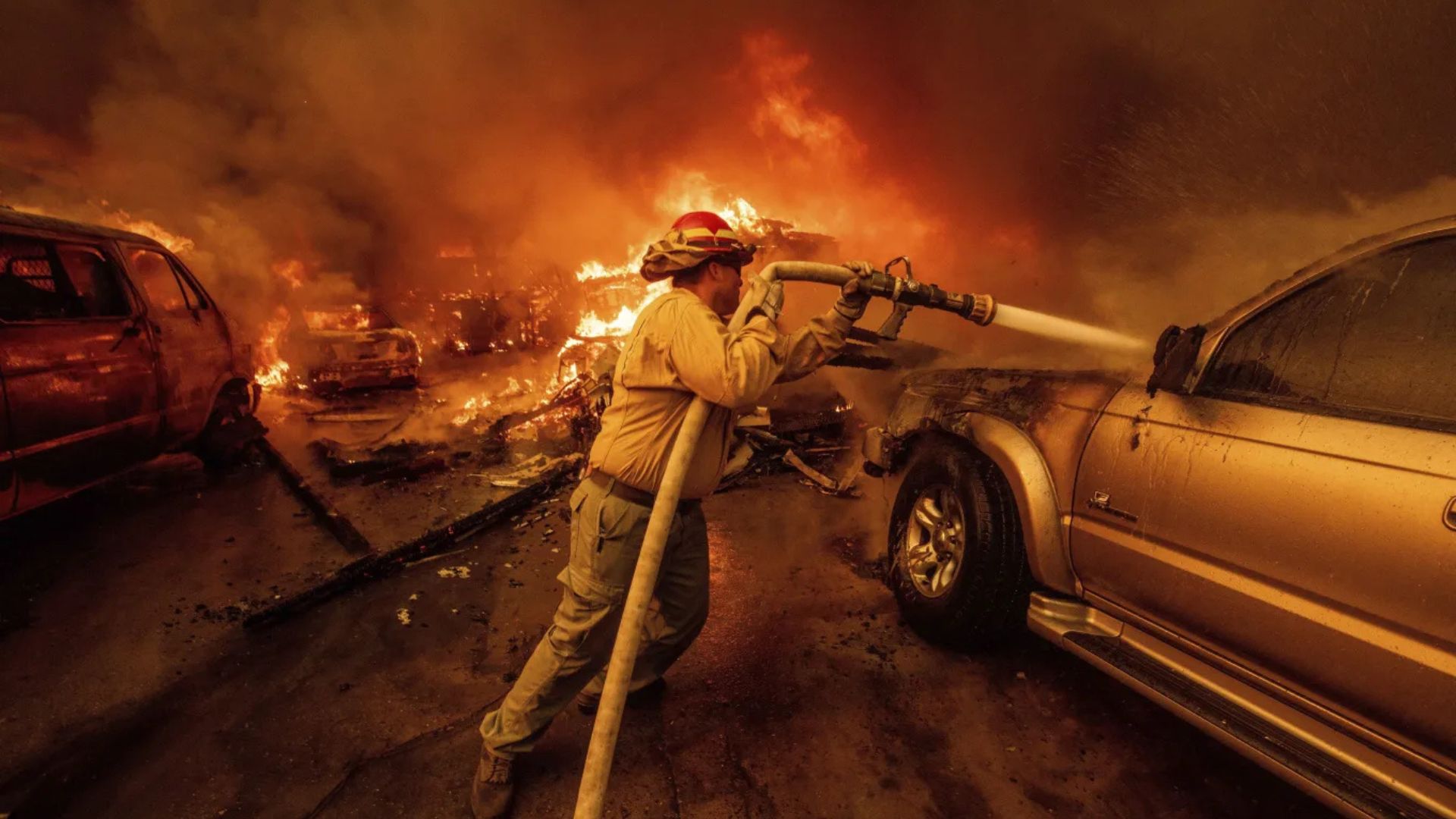 Hollywood Hills Fire Spreads to Los Angeles on January 8, 2025 (9)