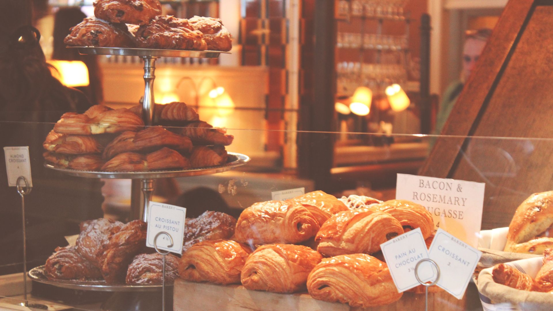 Tại sao nên kinh doanh bánh Croissant cho quán Coffee_ - Why Sell Croissants in Coffee Shops