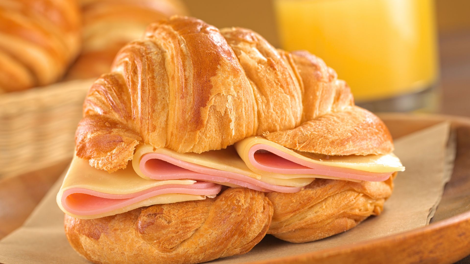 Croissant nhân mặn