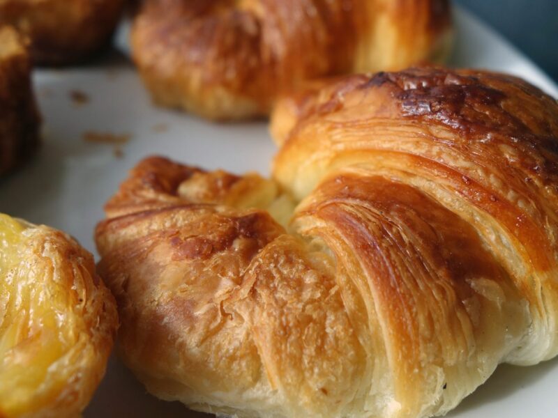 Croissant bơ thực vật và động vật giá sỉ cho tiệm bánh nhỏ và lớn