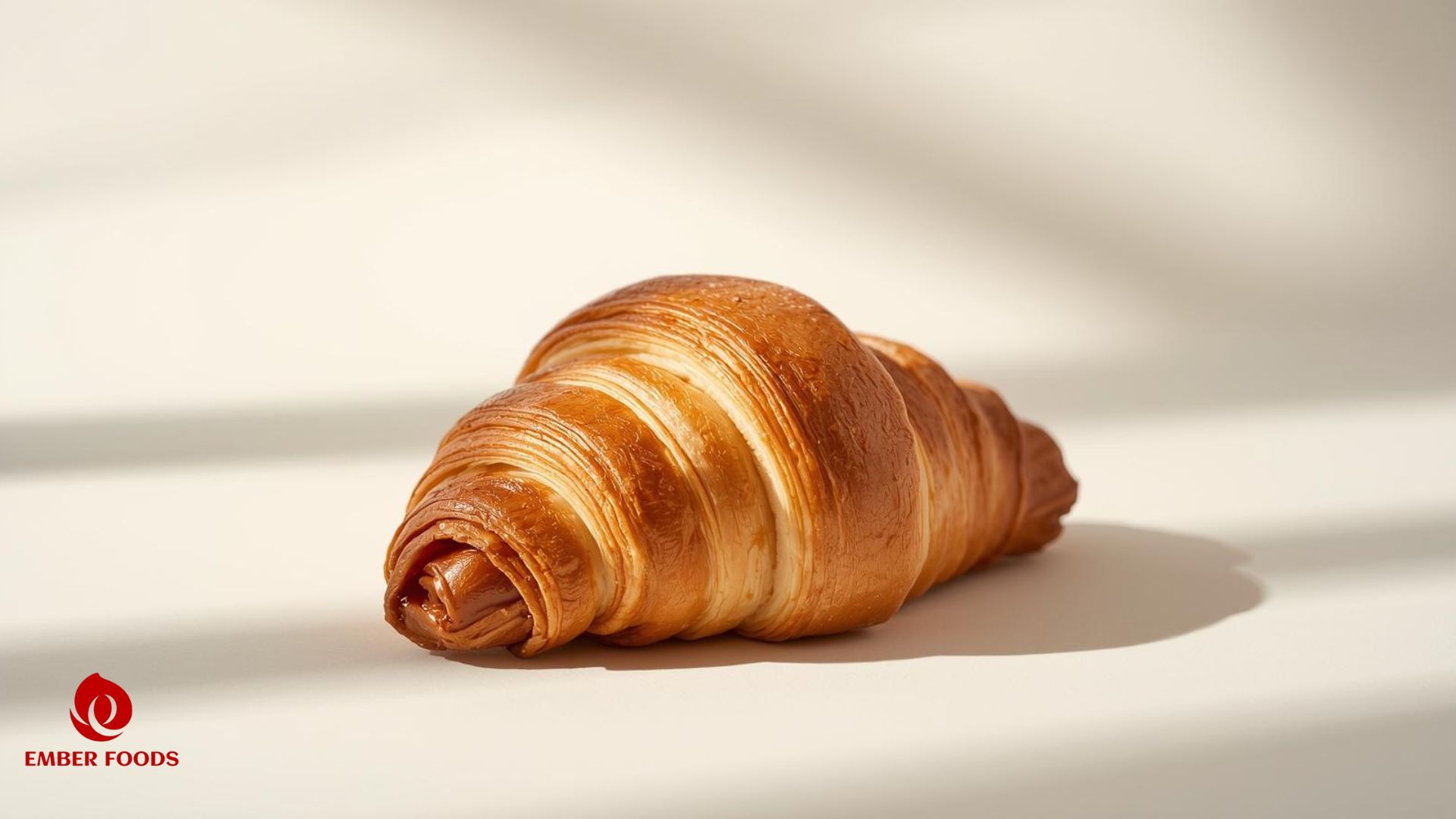 Croissant nhân chanh leo giá sỉ cho các tiệm bánh cao cấp Passion fruit croissant wholesale price for high-end bakeries