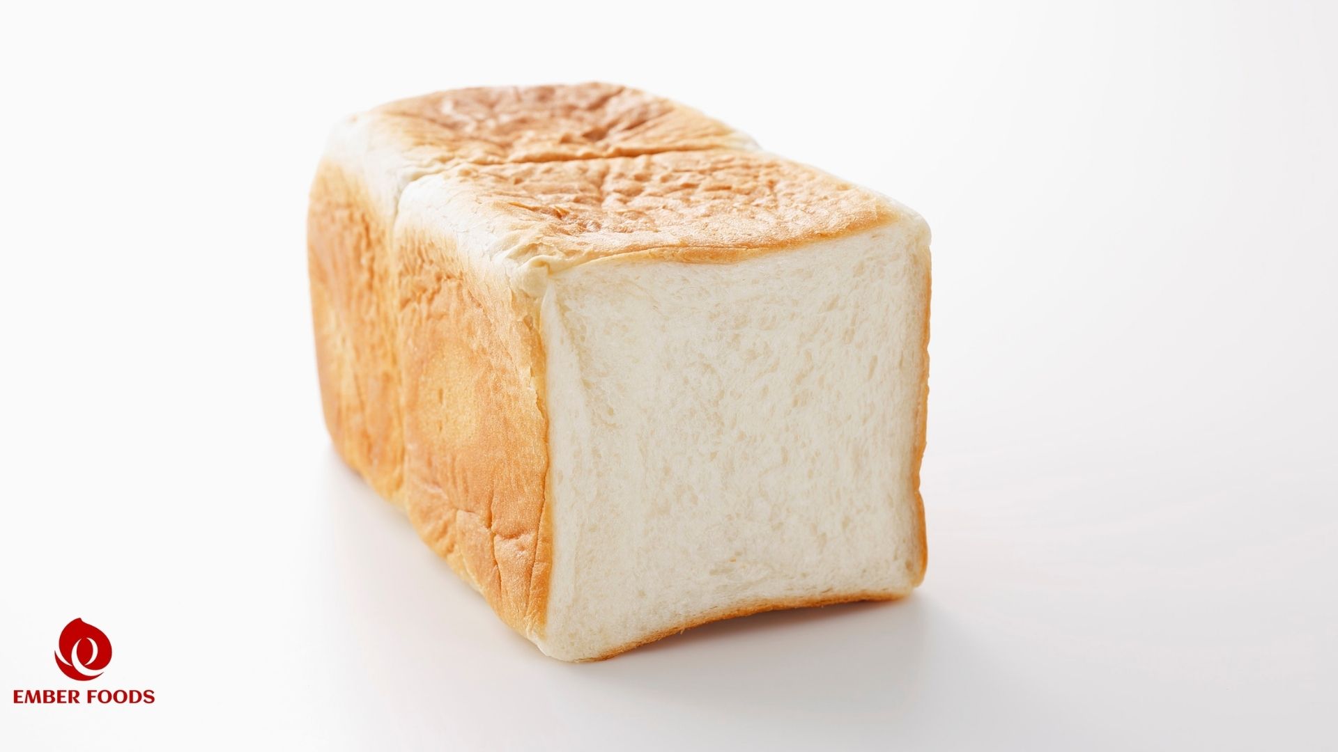 Xưởng sản xuất vỏ bánh mì sandwich cắt lát mỏng F&B F&B factory producing thinly sliced ​​sandwich bread crusts