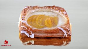 Banh Danish Dao Phan Phoi So Luong Lon Cho Doanh Nghiep Peach Danish Cake Distributed In Large Quantities To Businesses.jpg