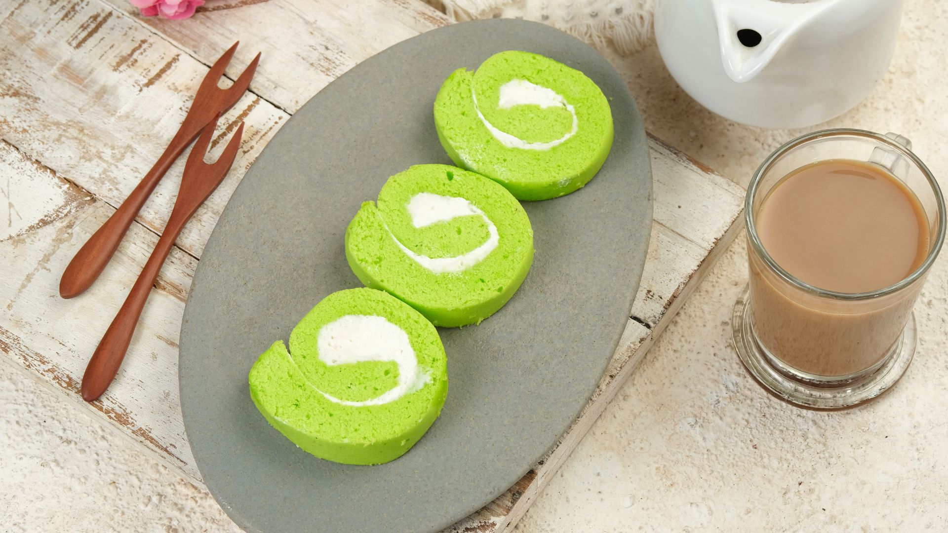 Bông lan cuộn trứng muối giá sỉ cho quán cafe, trường học, căn tin, cửa hàng tiện lợi - Wholesale salted egg sponge rolls for cafes, schools, canteens, convenience stores