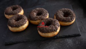 Donut Socola Mini Gia Si Cho Chuoi Cua Hang Tien Loi Mini Chocolate Donuts Wholesale Price For Convenience Store Chain.jpg