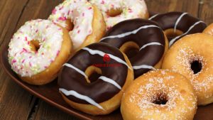 Donut Socola Mini Phu Hop Ban Them Trong Combo Do Uong Mini Chocolate Donuts Are Suitable For Sale In Drink Combos.jpg