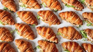 Nha Phan Phoi Banh Croissant Sung Bo Gia Si Uy Tin A Reputable Distributor Providing Wholesale Croissants.jpg