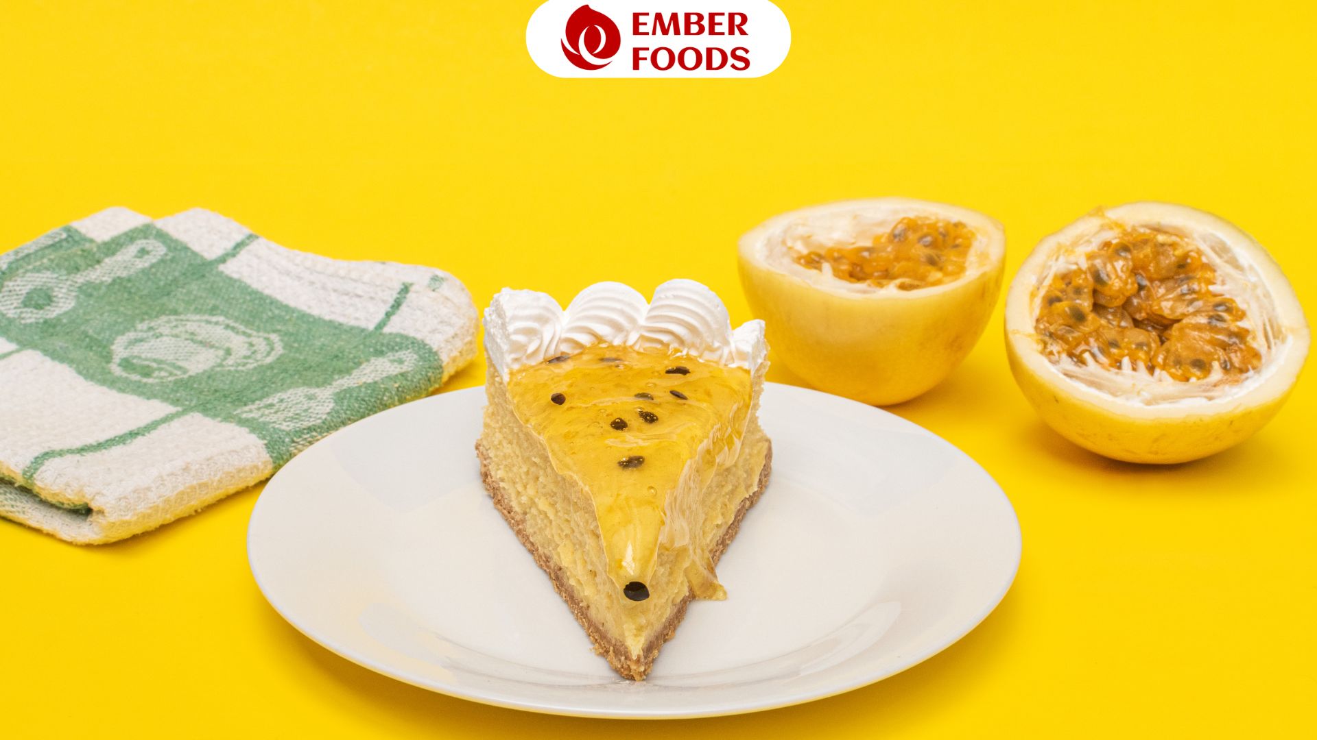 Nhiều người thắc mắc Vì sao bánh su kem chanh leo lại khiến người ta lưu luyến - Many people wonder why passion fruit cream puffs leave such a lasting impression.