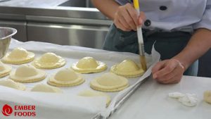Tai Sao Chon Ember Foods Lam Nha Phan Phoi Banh Pateso.jpg