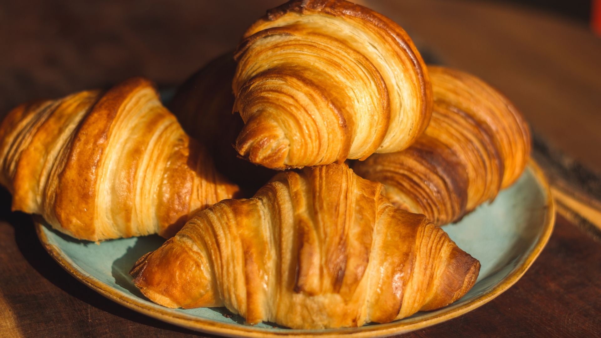 bánh Croissant có nguồn gốc từ Pháp - Croissant originated from France