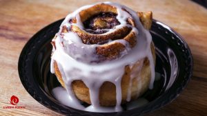 Banh Que Cuon Gia Si Cho Chuoi Buffee Wholesale Cinnamon Rolls For Buffet Chains.jpg